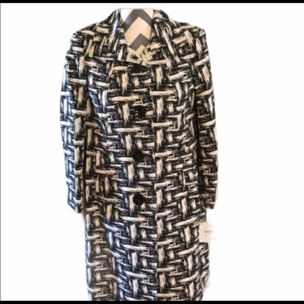 Kasper Bold Statement Coat Size 4 Black/White  NWT